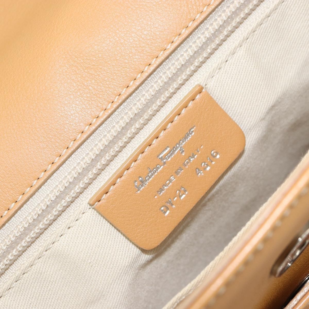 Salvatore Ferragamo Gancini Tote Leather Beige Leather Tote Bag Bag (Pre-Owned)