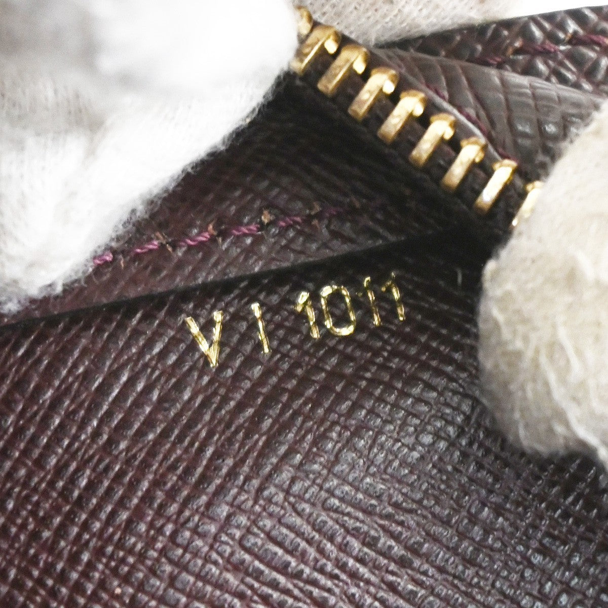 Louis Vuitton Pochette Baikal Clutch Taiga Leather Burgundy Leather Clutche & Pouche Bag (Pre-Owned)