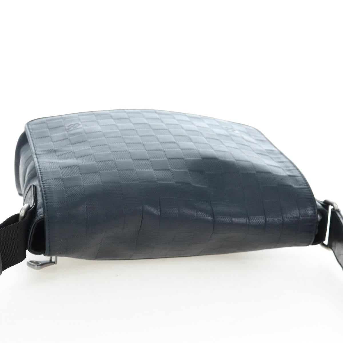 Louis Vuitton District Messenger Damier Infini Leather Black Leather Shoulder Bag Bag (Pre-Owned)