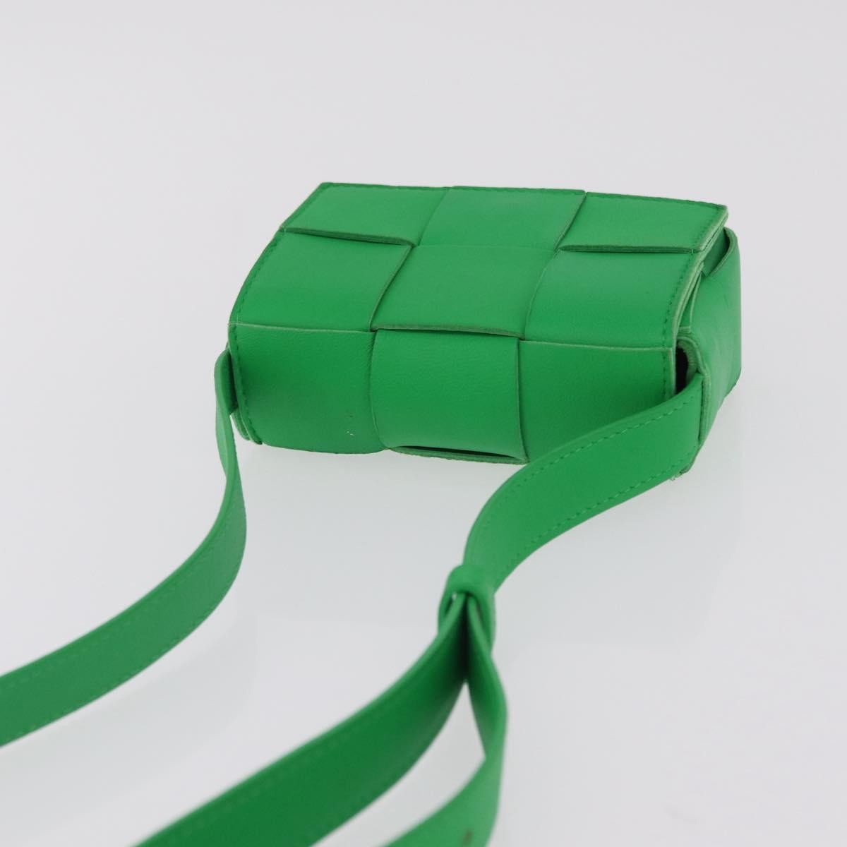 Bottega Veneta Cassette Maxi Intrecciato Leather Green Leather Crossbody Bag Bag (Pre-Owned)