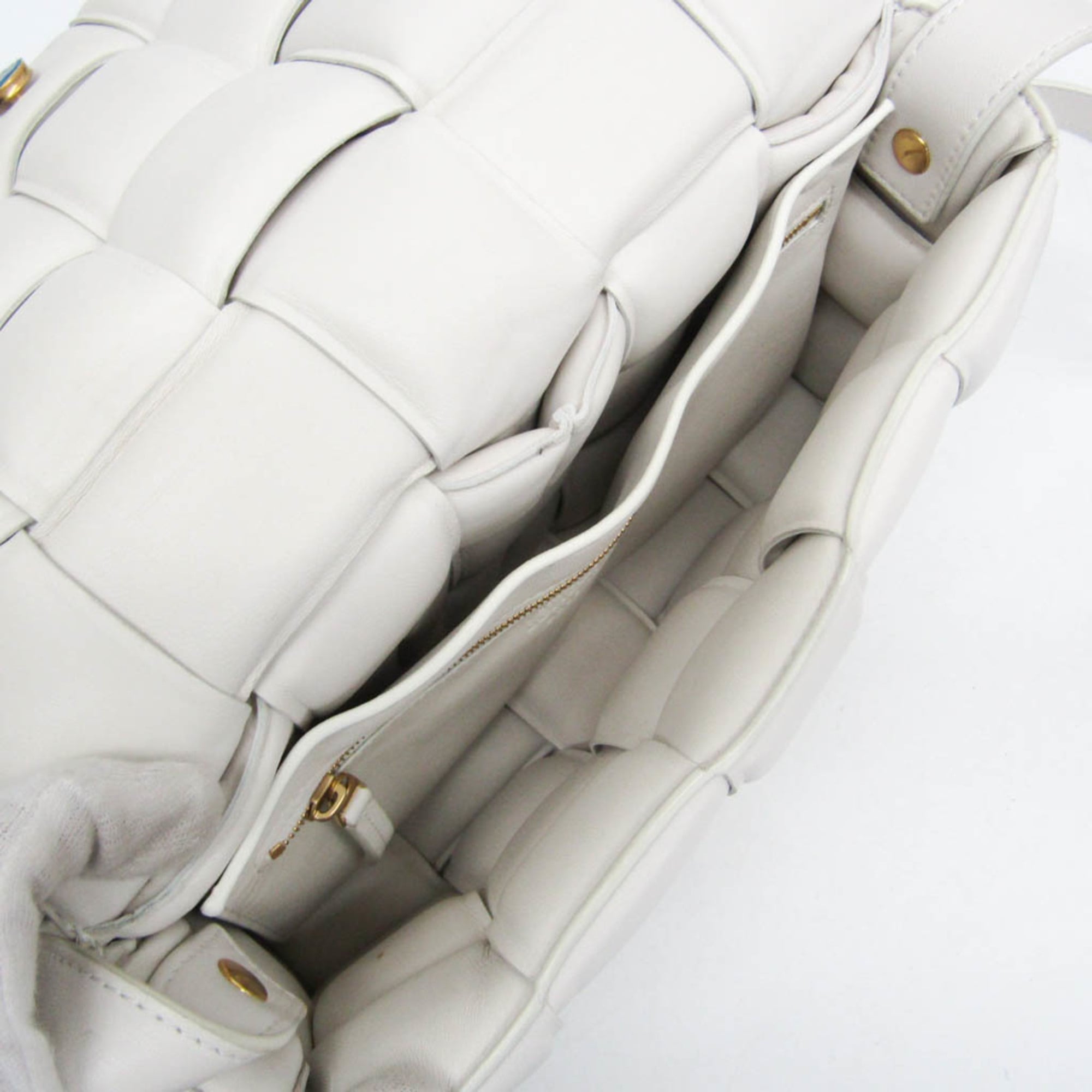 Bottega Veneta Cassette Chain Padded Maxi Intrecciato Leather White Leather Shoulder Bag Bag (Pre-Owned)