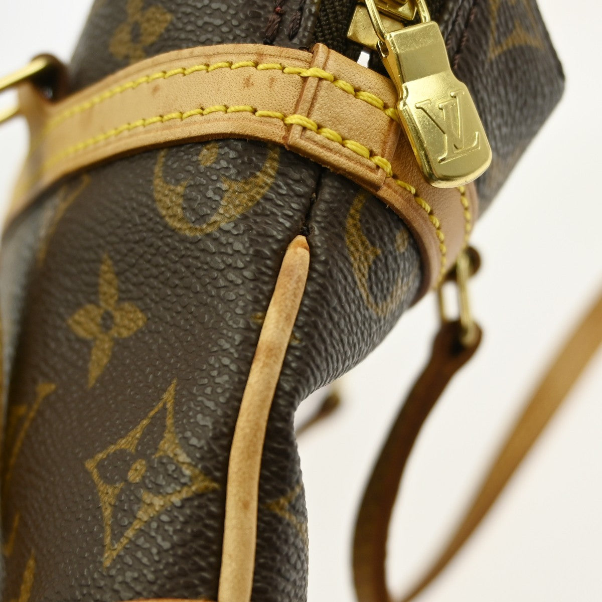 Louis Vuitton Vintage Coussin Monogram Canvas Brown Canvas Shoulder Bag Bag (Pre-Owned)