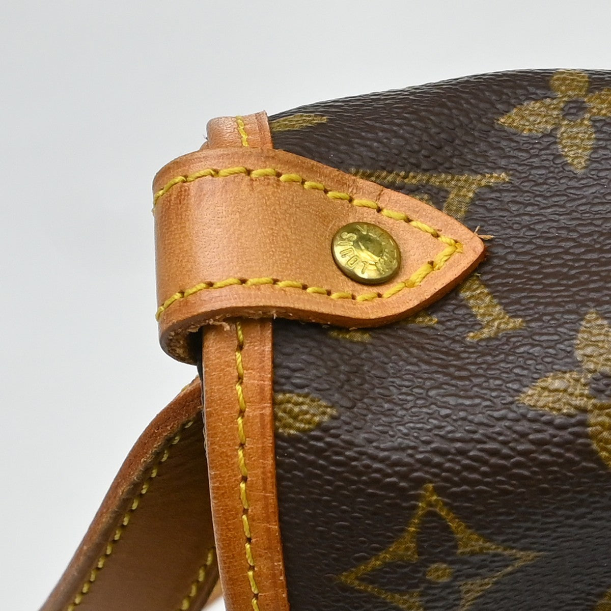 Louis Vuitton Saumur Monogram Canvas Brown Canvas Handbag (Pre-Owned)