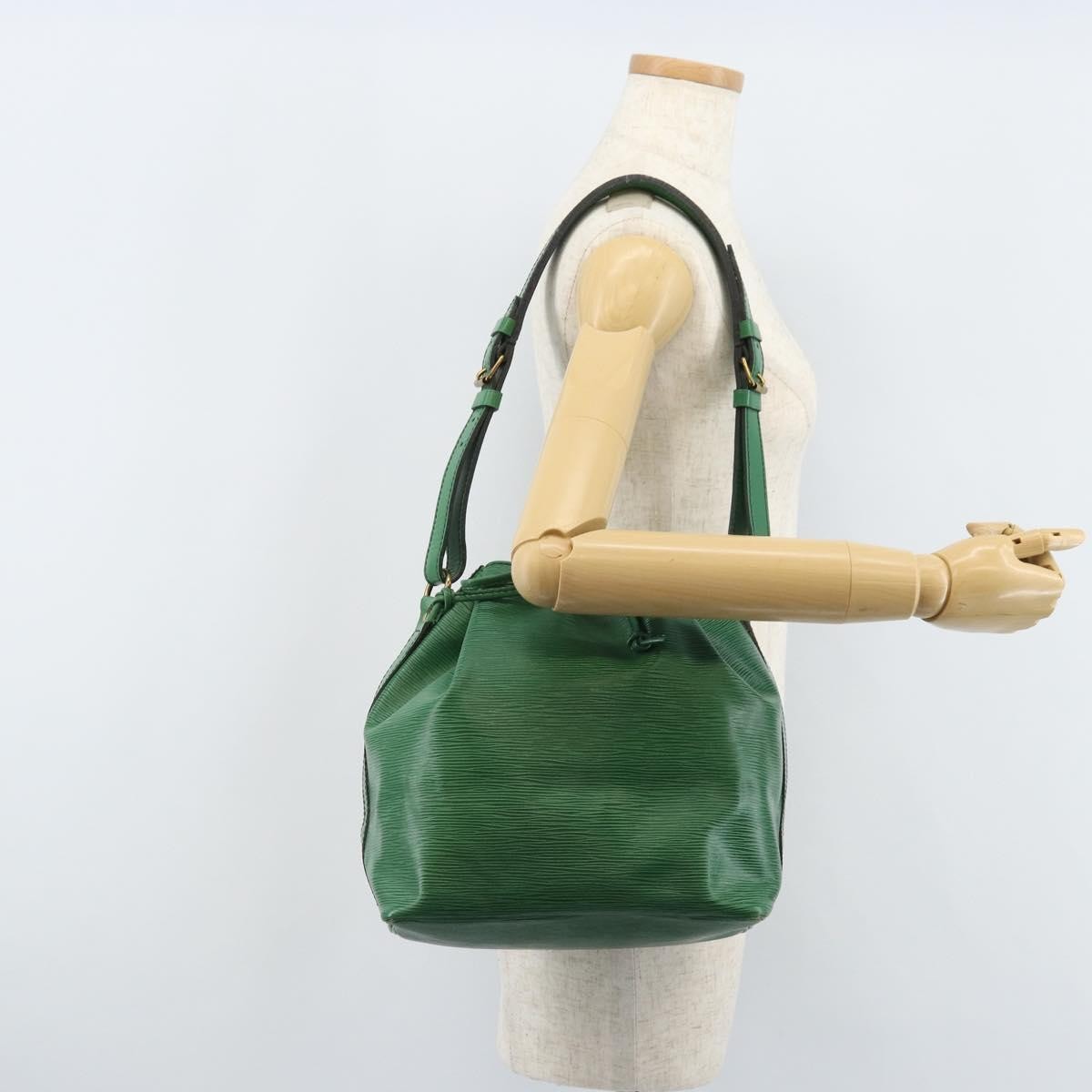 Louis Vuitton Petit Noe Epi Leather Green Leather Shoulder Bag Bag (Pre-Owned)