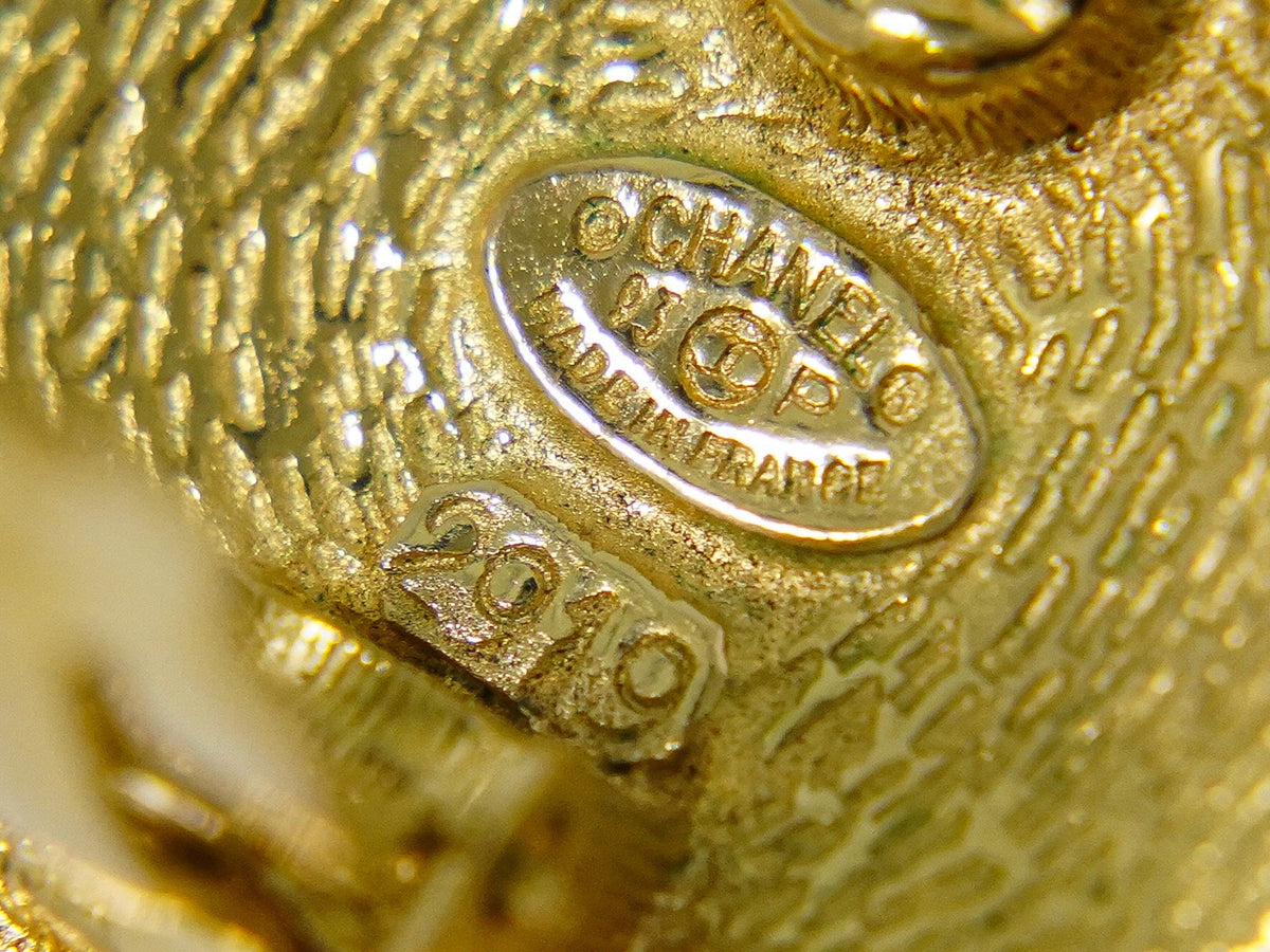 Chanel Vintage Round Cc Clip-On Metal Gold Gold_Plated Earrings Jewelry (Pre-Owned)