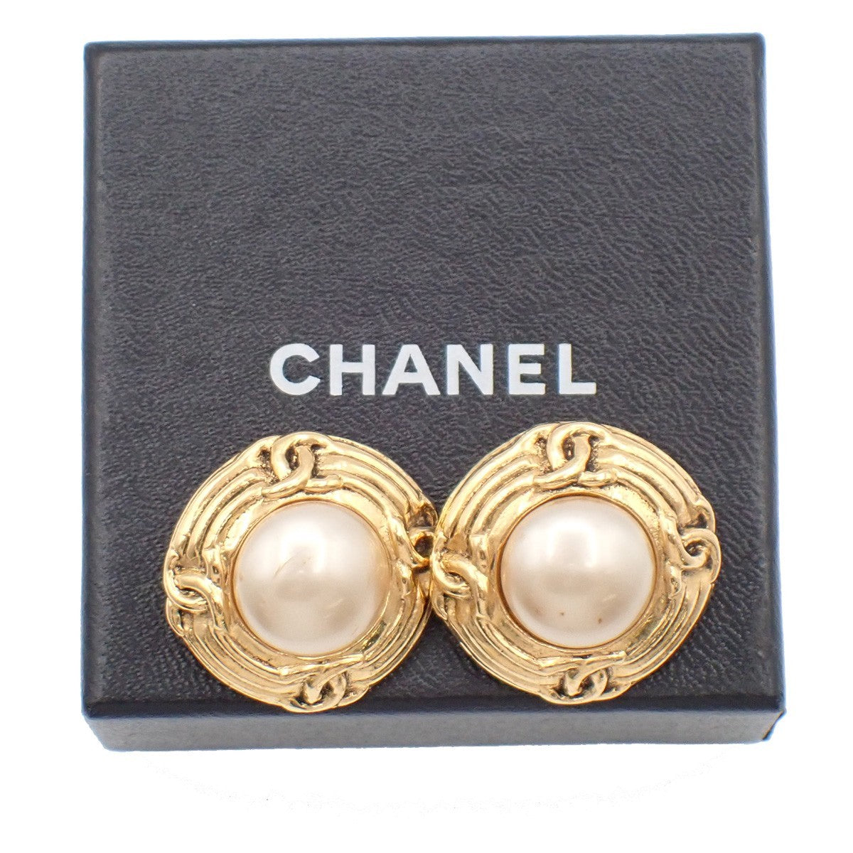 Chanel Vintage Round Clip-On Metal With Faux Pearl Gold Gold_Plated Earrings Jewelry (Pre-Owned)