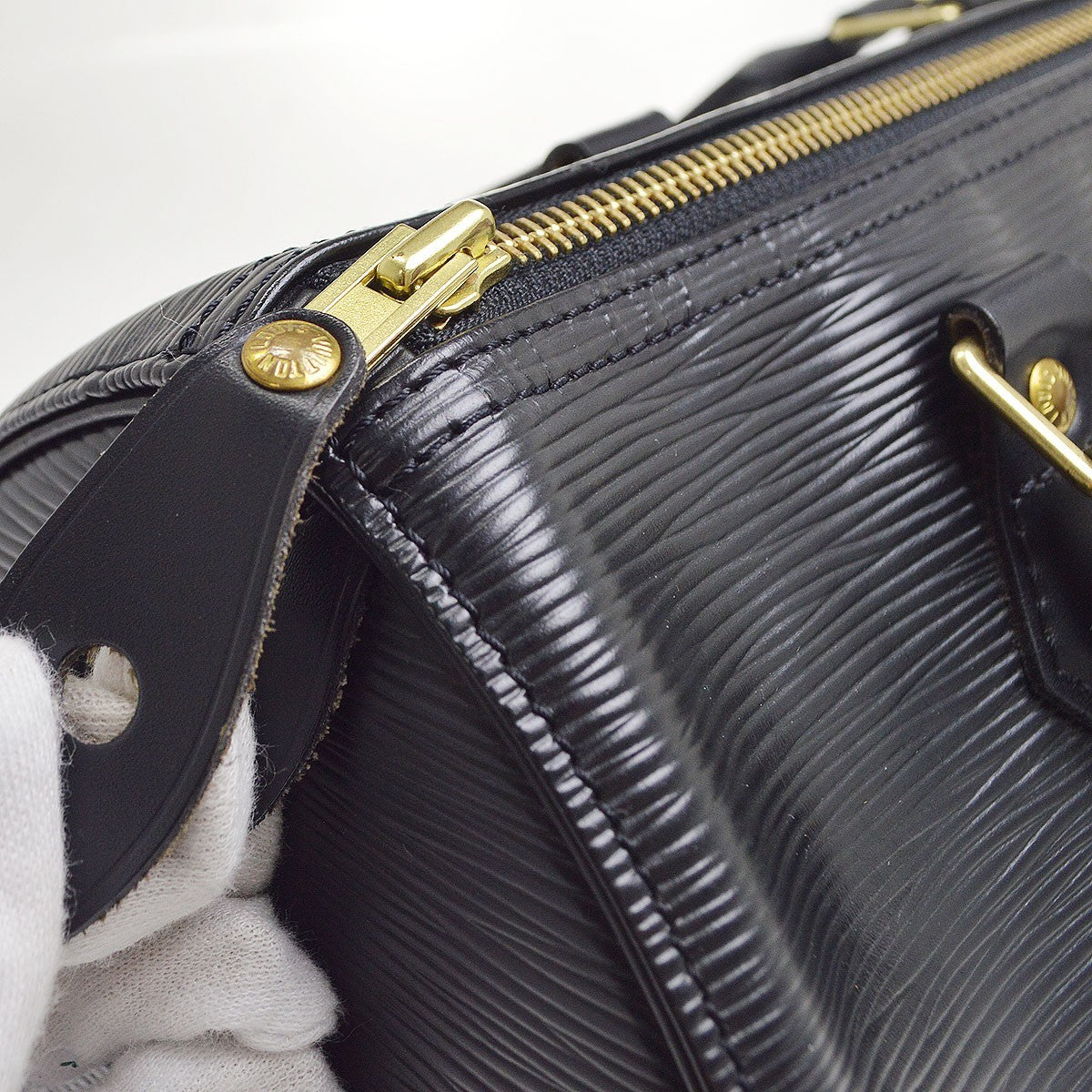 Louis Vuitton Speedy Epi Leather Black Leather Handbag (Pre-Owned)