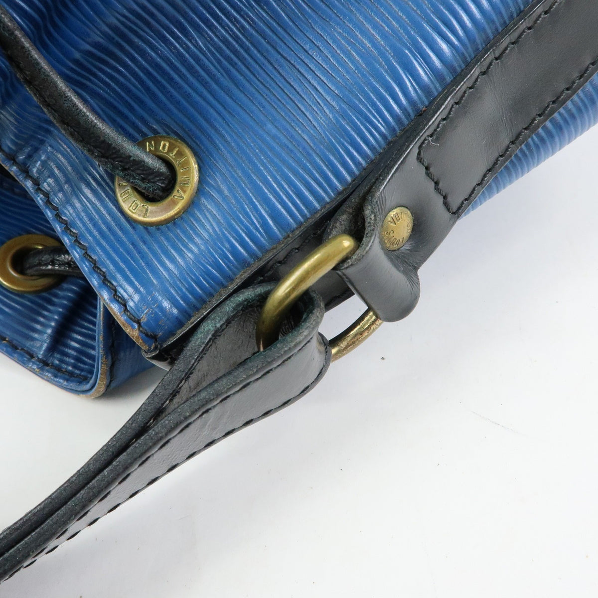 Louis Vuitton Bicolor Petit Noe Epi Leather Blue Leather Handbag (Pre-Owned)