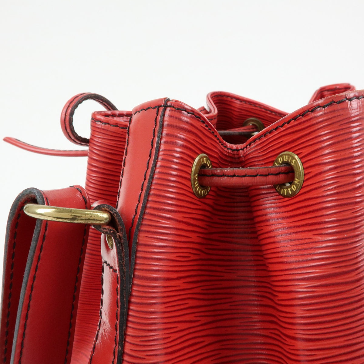Louis Vuitton Petit Noe Epi Leather Red Leather Handbag (Pre-Owned)