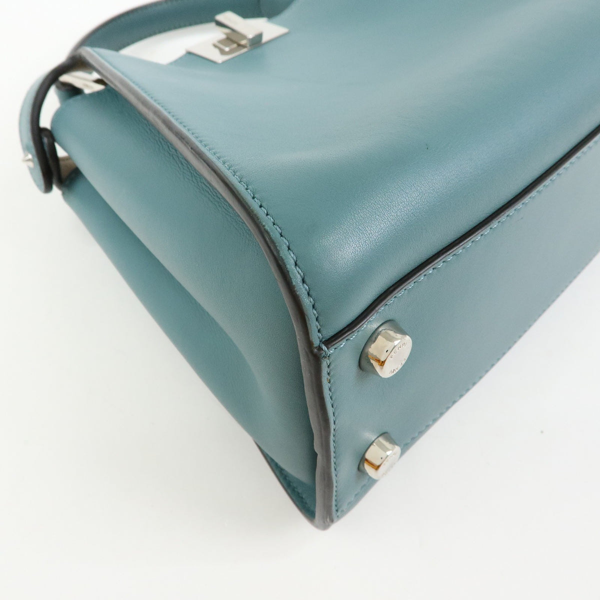 Fendi Peekaboo Essentially Leather Blue Leather Handbag (Pre-Owned)