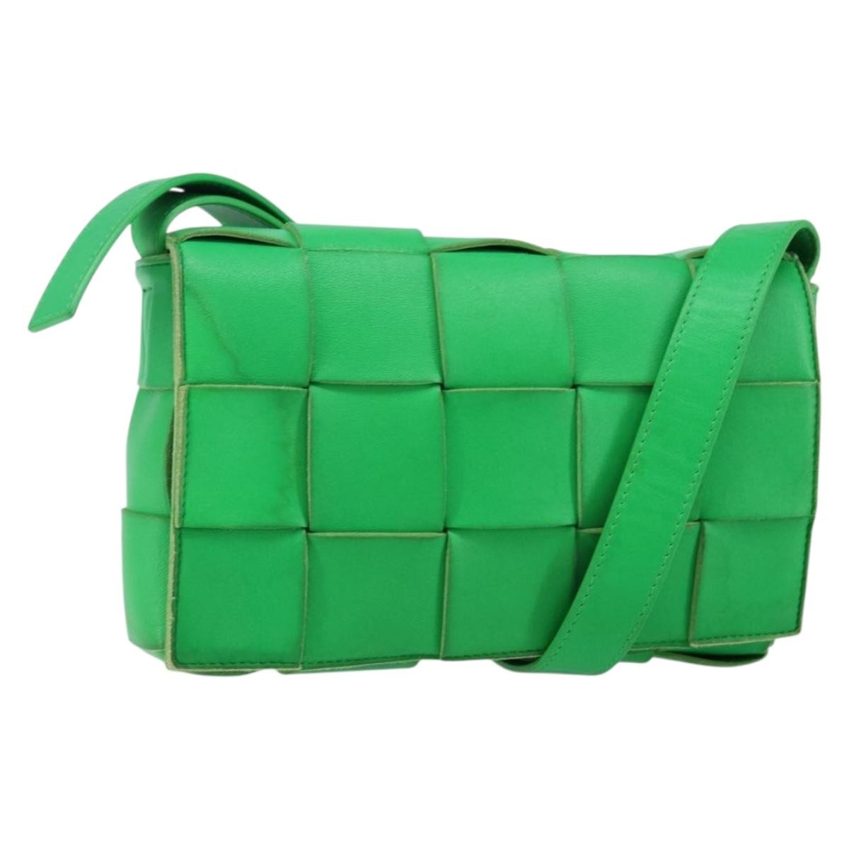 Bottega Veneta Cassette Maxi Intrecciato Leather Green Leather Bag (Pre-Owned)