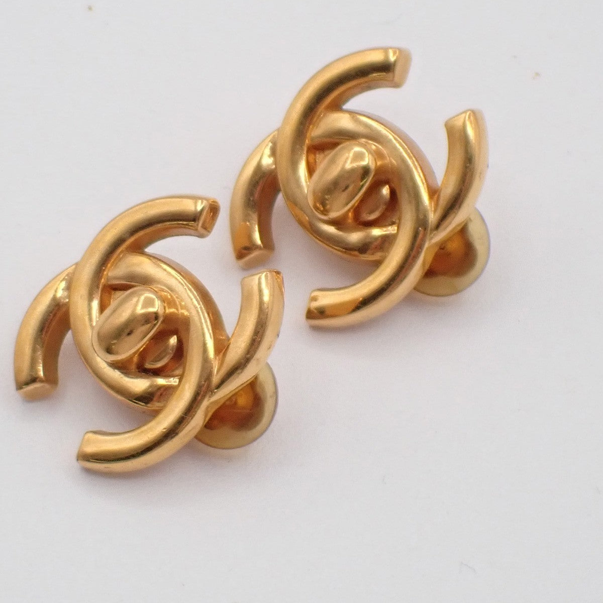 Chanel Cc Button Clip-On Metal Gold Gold_Plated Earrings Jewelry (Pre-Owned)