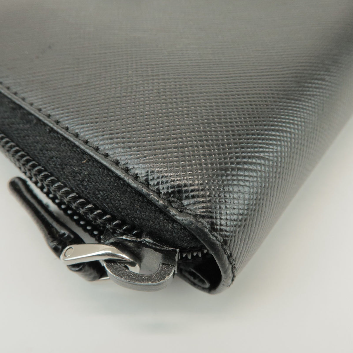 Prada Bifold Zip Around Saffiano Leather Black Leather Wallets Accessory (Pre-Owned)