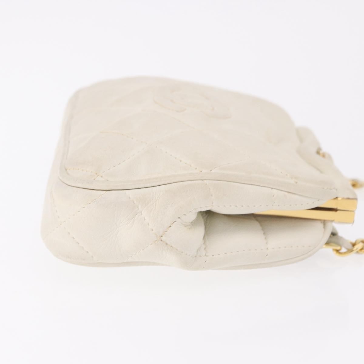 Chanel Vintage Diamond Cc Tassel Quilted Leather White Leather Shoulder Bag Bag (Pre-Owned)
