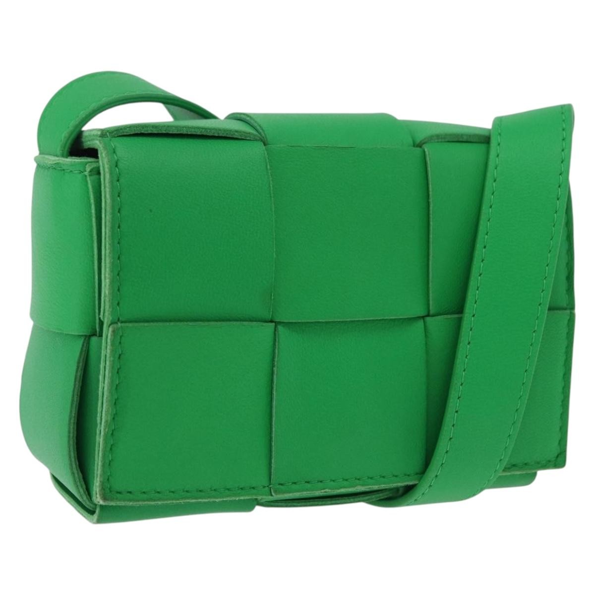 Bottega Veneta Cassette Maxi Intrecciato Leather Green Leather Crossbody Bag Bag (Pre-Owned)