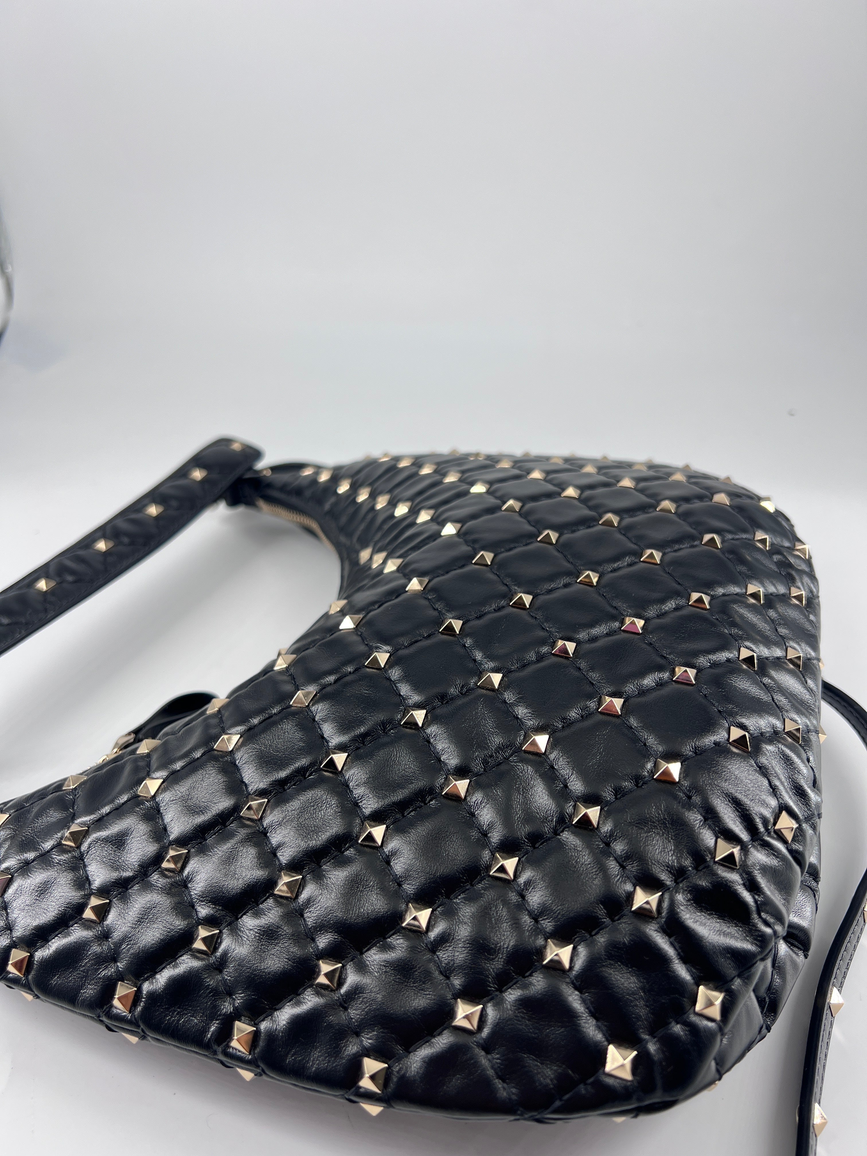 Valentino Garavani Rockstud Bow Double Zip Wristlet Clutch Leather Black Leather Bag (Pre-Owned)