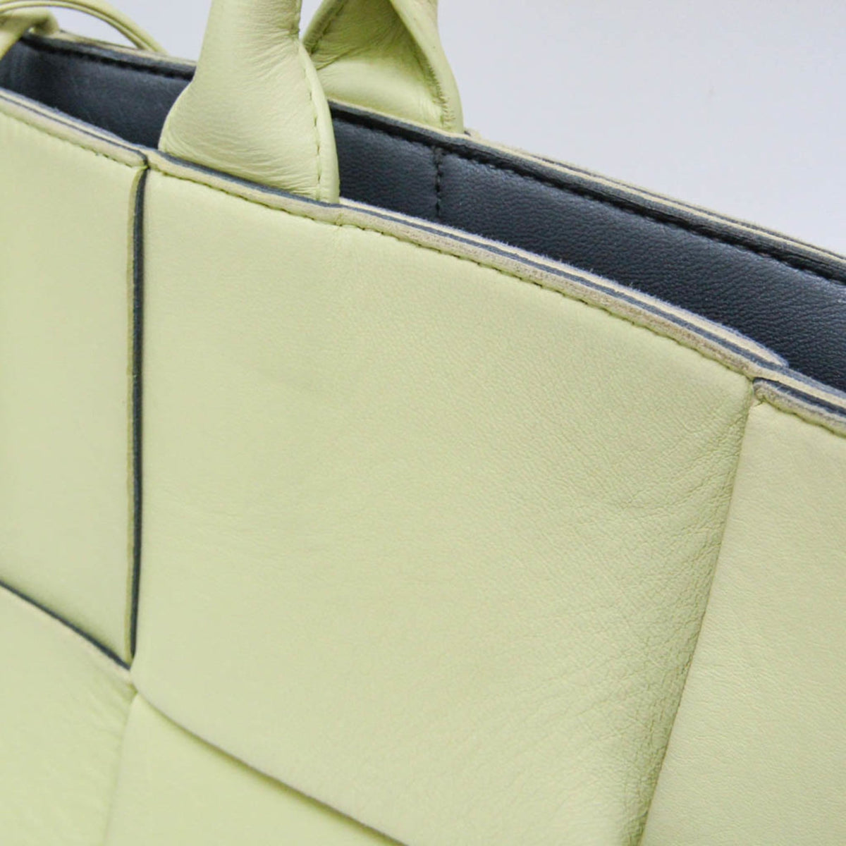 Bottega Veneta Arco Maxi Intrecciato Leather Green Leather Tote Bag Bag (Pre-Owned)