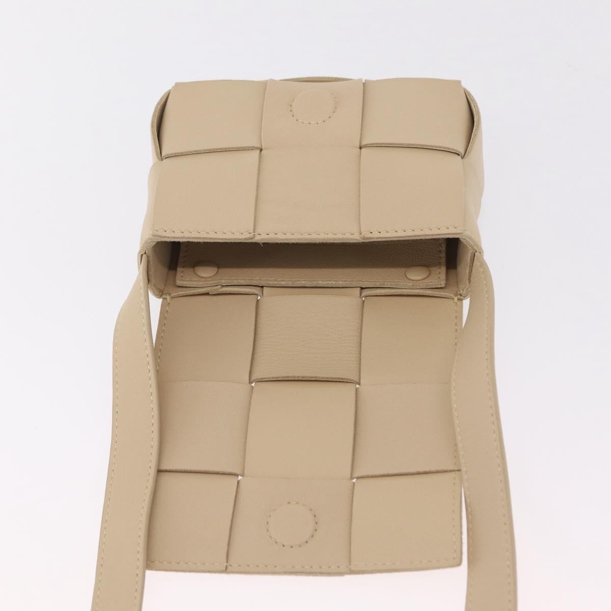 Bottega Veneta Cassette Maxi Intrecciato Leather Beige Leather Crossbody Bag Bag (Pre-Owned)