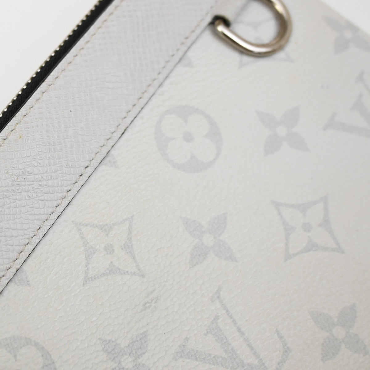 Louis Vuitton Discovery Pochette Monogram Taigarama White Leather Clutche & Pouche Bag (Pre-Owned)