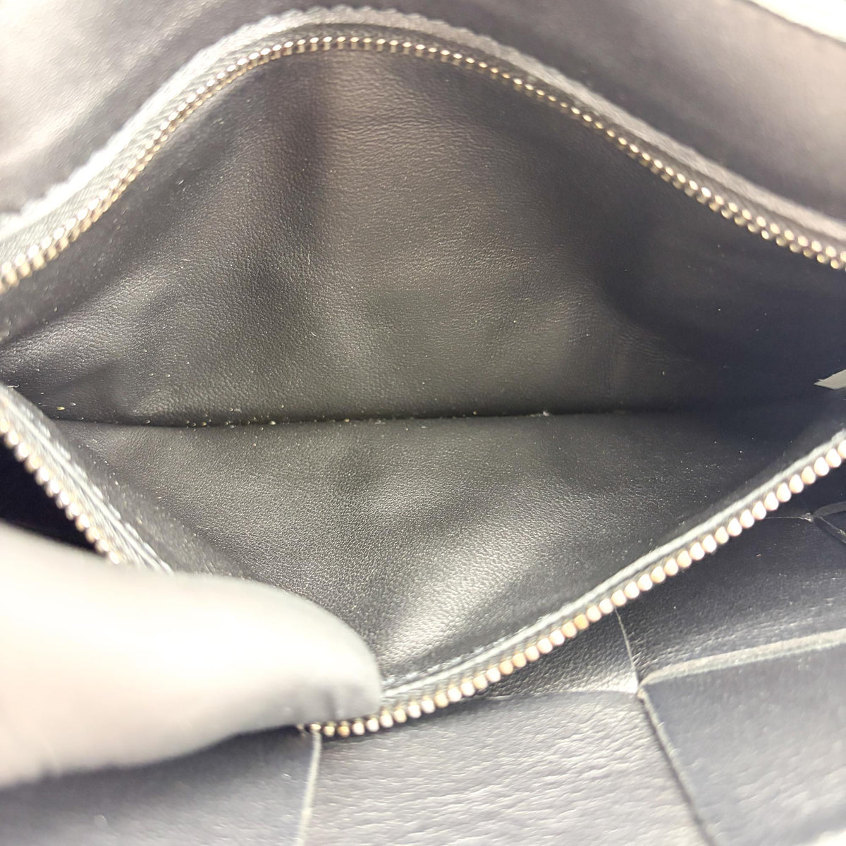 Bottega Veneta Cassette Maxi Intrecciato Patent Black Leather Crossbody Bag Bag (Pre-Owned)