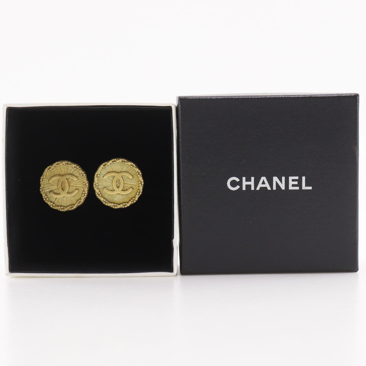 Chanel Vintage Radial Cc Clip-On Metal Gold Gold_Plated Earrings Jewelry (Pre-Owned)