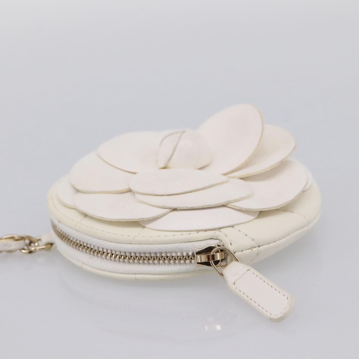 Chanel Camellia Round Clutch With Chain Lambskin White Leather Clutche & Pouche Bag (Pre-Owned)