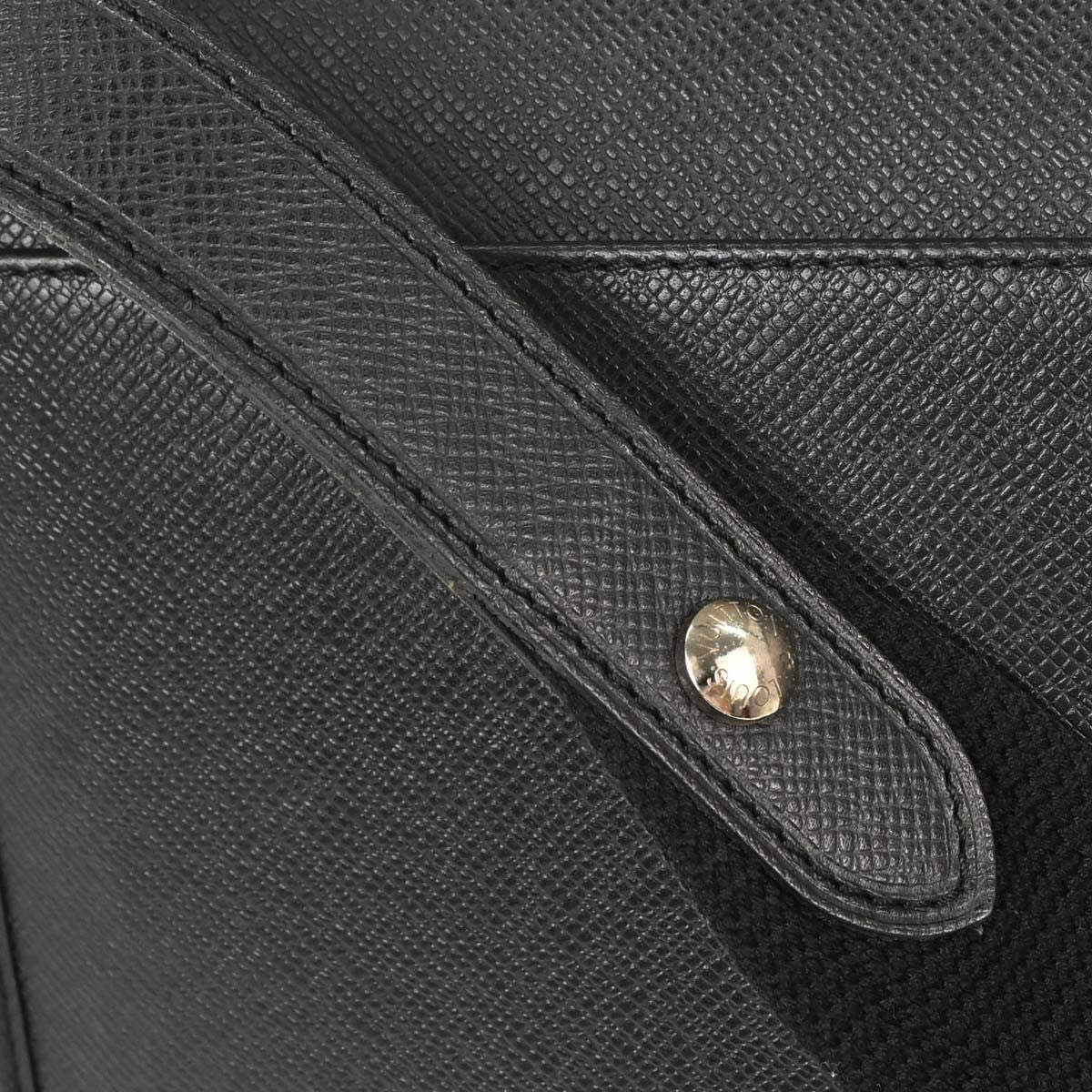 Louis Vuitton Andrei Messenger Taiga Leather Black Leather Shoulder Bag Bag (Pre-Owned)