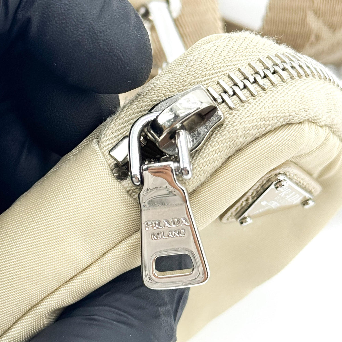 Prada Re-Edition 2005 Tessuto Beige Nylon Shoulder Bag Bag (Pre-Owned)
