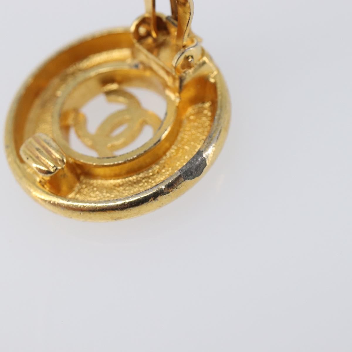 Chanel Vintage Cc Round Clip-On Metal Gold Metal Earrings Jewelry (Pre-Owned)