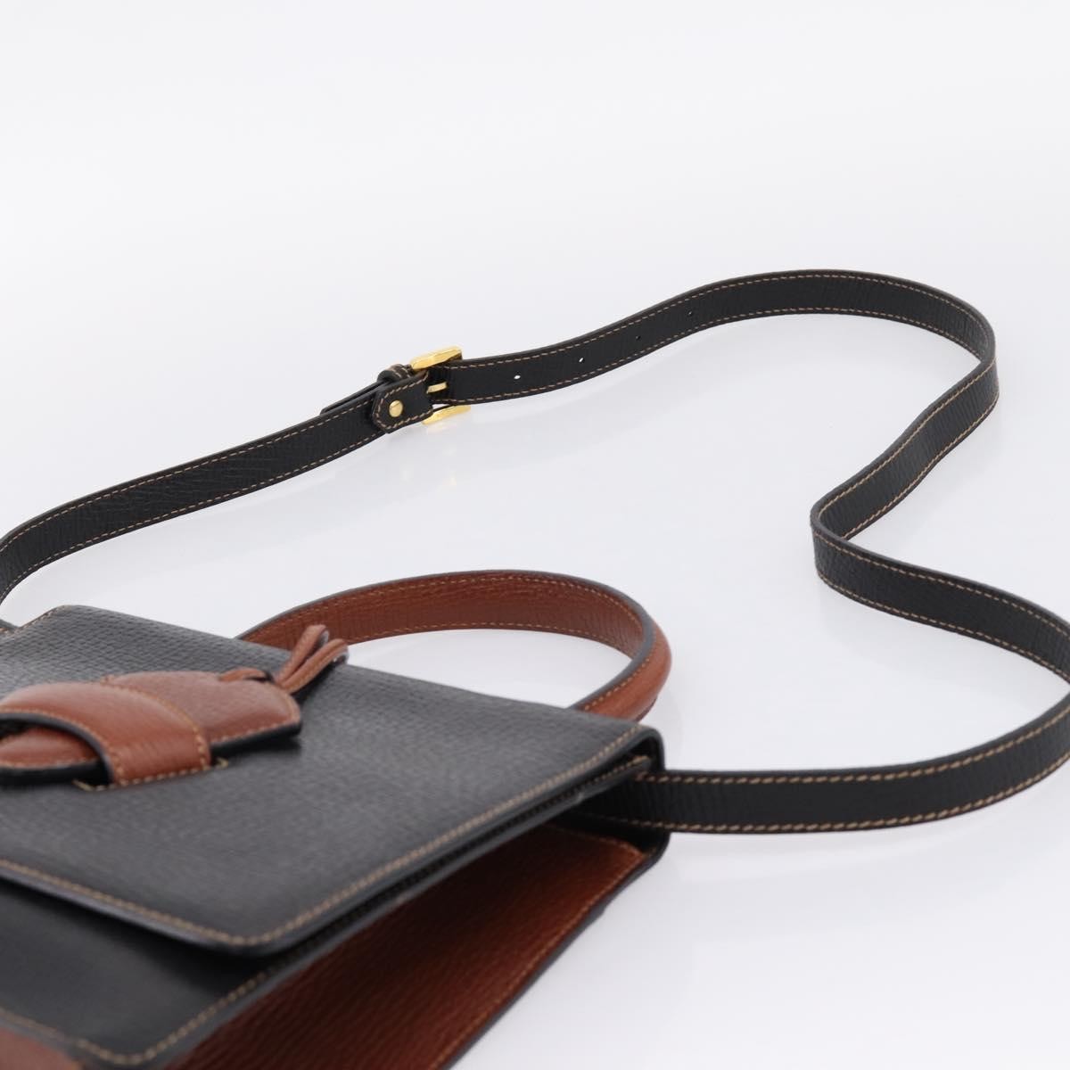 Loewe Barcelona Leather Black Leather Shoulder Bag Bag (Pre-Owned)