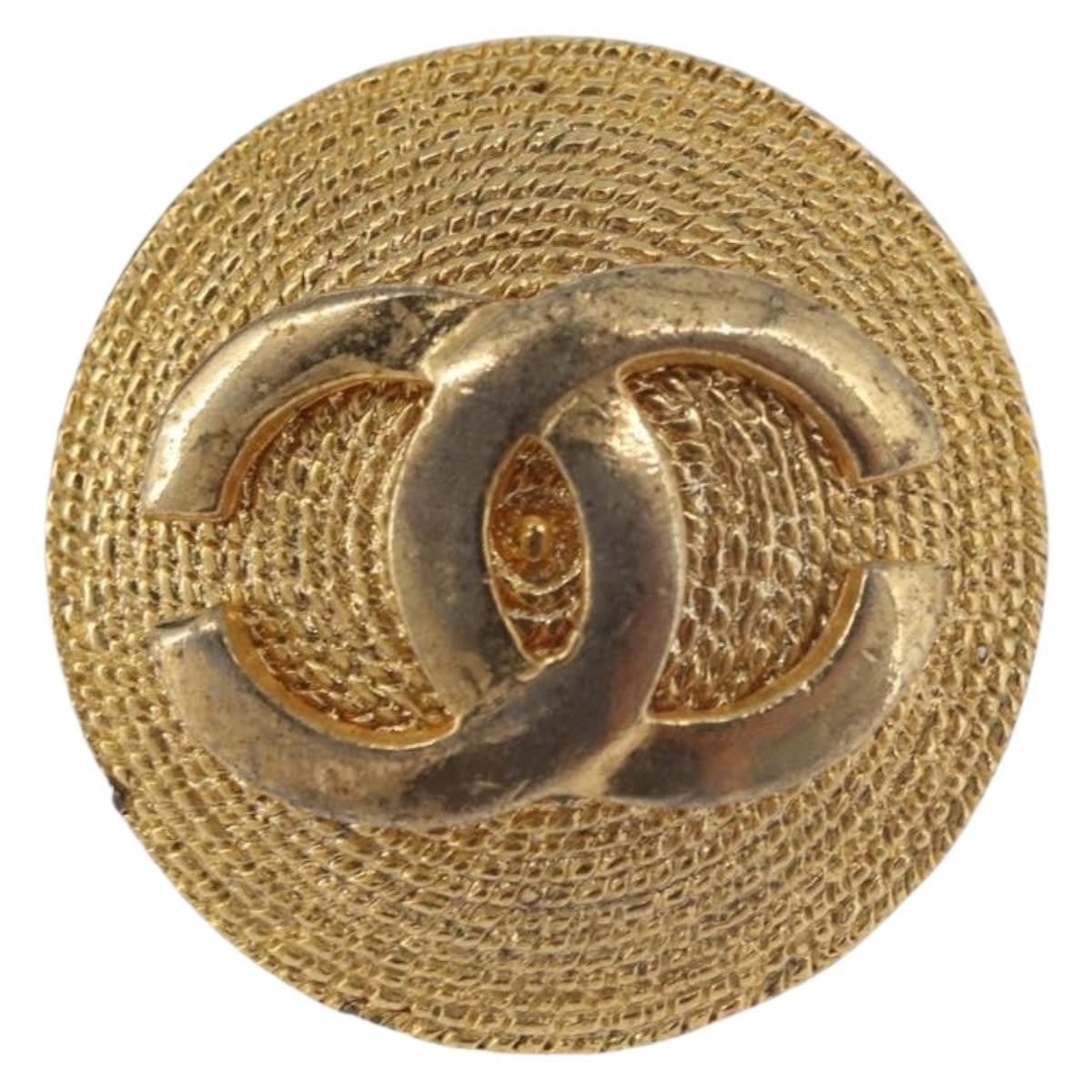 Chanel Vintage Round Cc Clip-On Metal Gold Metal Earrings Jewelry (Pre-Owned)
