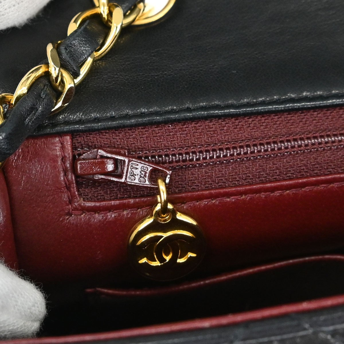 Chanel Vintage Square Classic Single Flap Quilted Lambskin Black Leather Handbag (Pre-Owned)