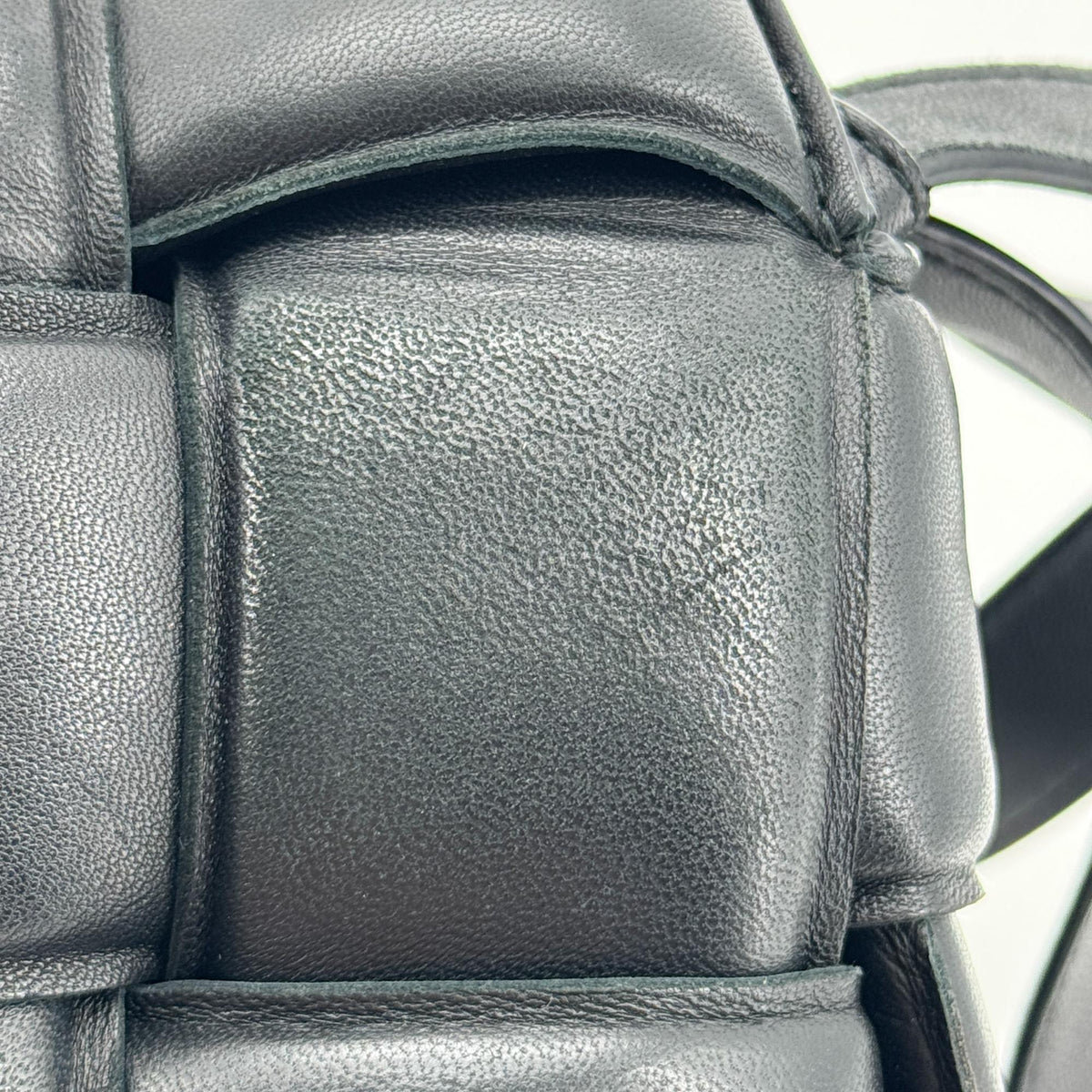 Bottega Veneta Cassette Padded Maxi Intrecciato Leather Black Leather Crossbody Bag Bag (Pre-Owned)