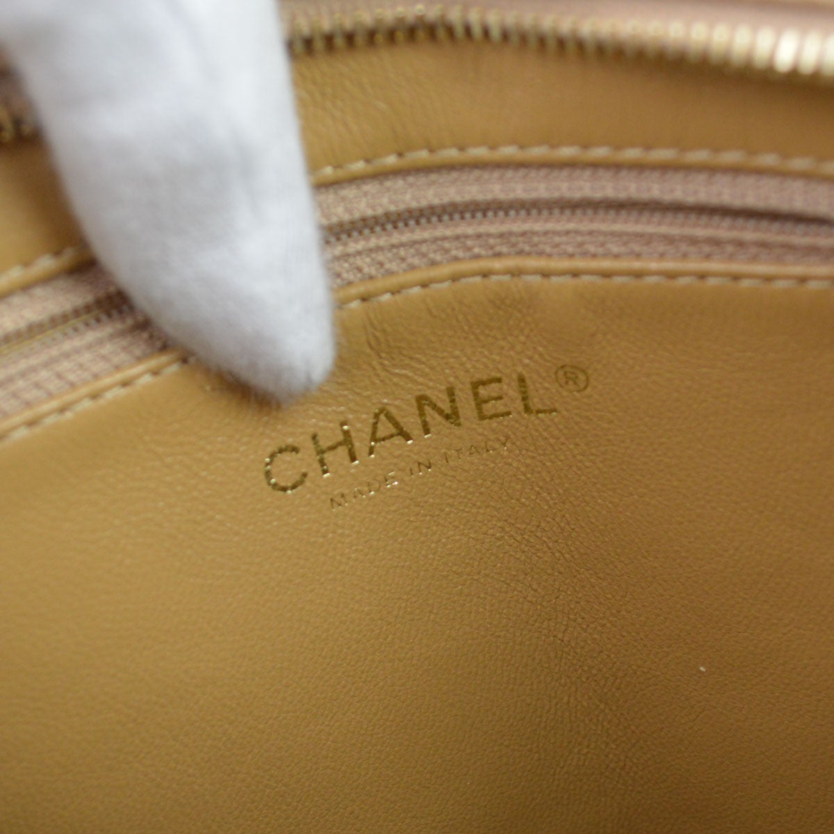 Chanel Medallion Quilted Caviar Beige Leather Tote Bag Bag (Pre-Owned)