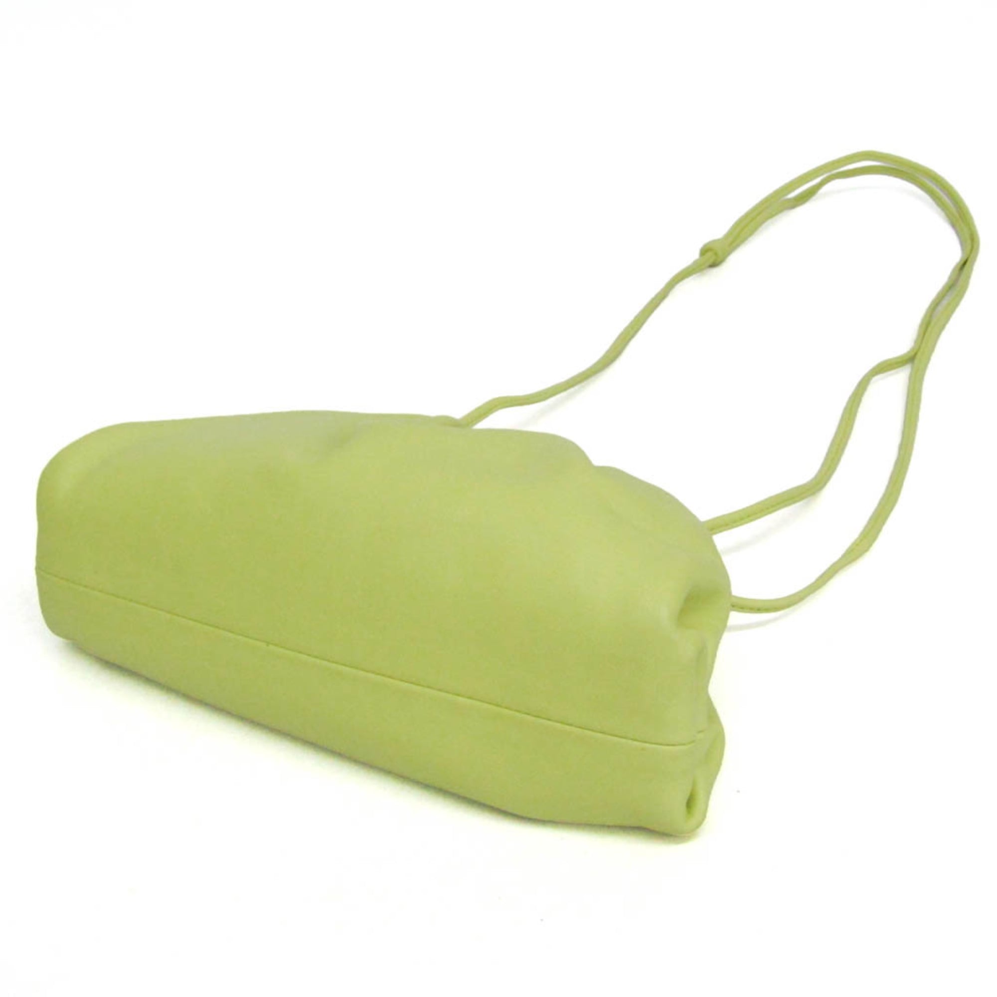 Bottega Veneta The Pouch Leather Green Leather Clutche & Pouche Bag (Pre-Owned)