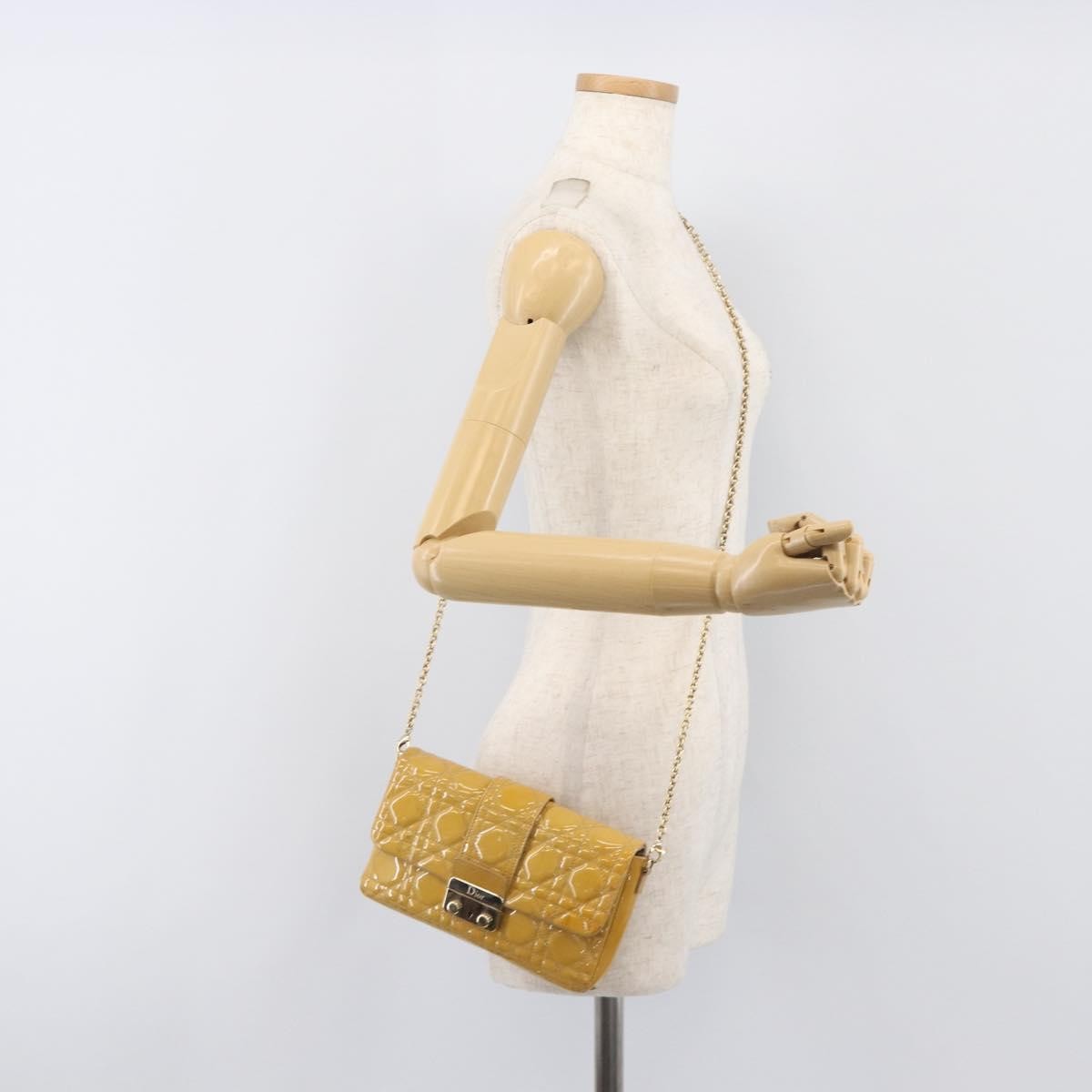 Christian Dior New Lock Cannage Quilt Patent Yellow Patent_Leather Clutche & Pouche Bag (Pre-Owned)