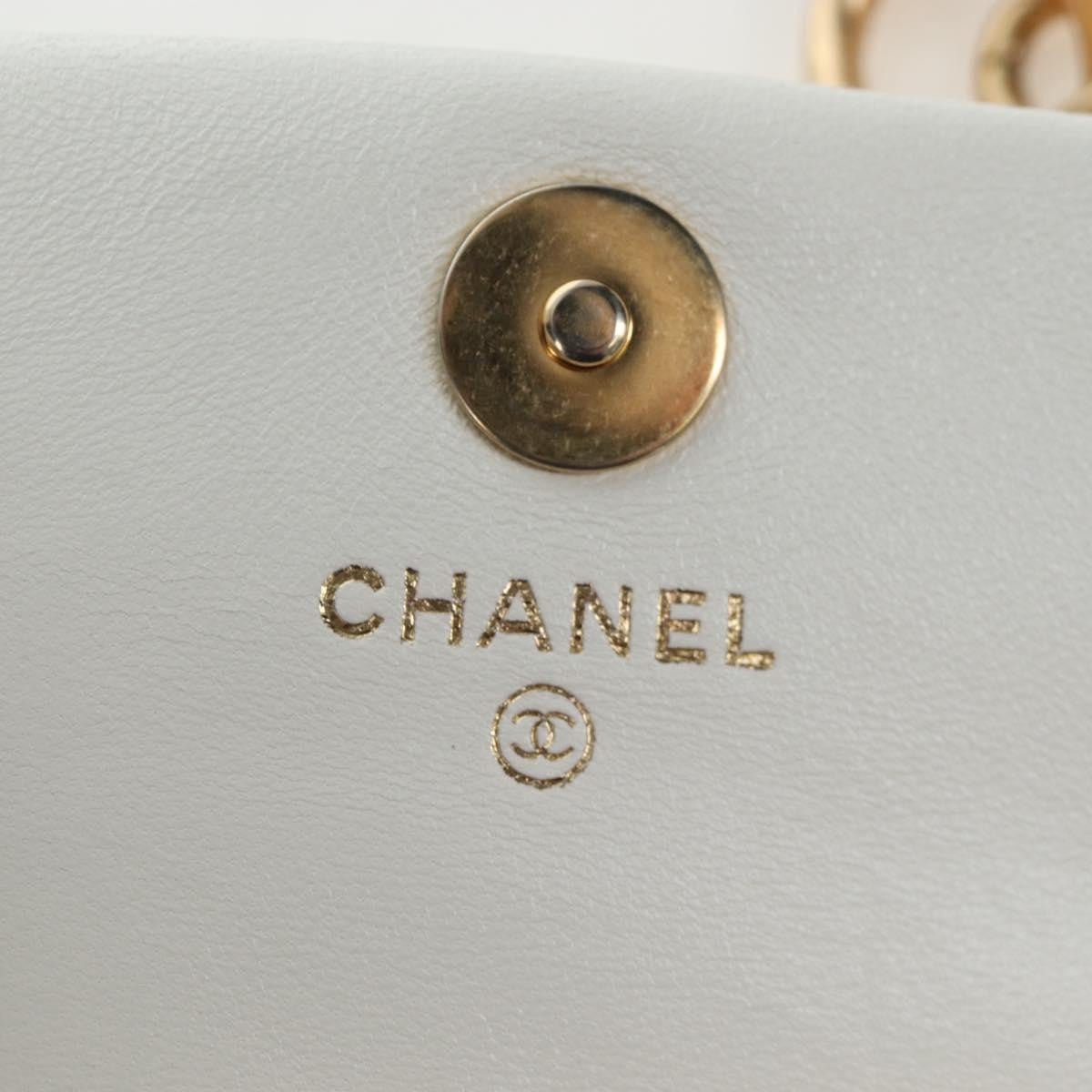 Chanel 19 Card Holder On Chain Quilted Leather White Leather Shoulder Bag Bag (Pre-Owned)