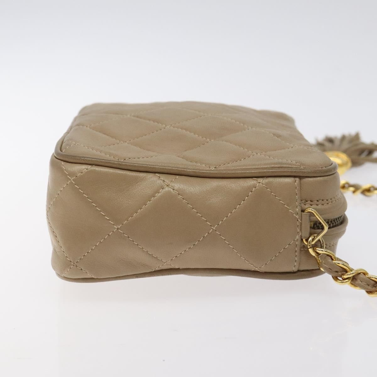 Chanel Vintage Diamond Cc Camera Quilted Leather Beige Leather Shoulder Bag Bag (Pre-Owned)