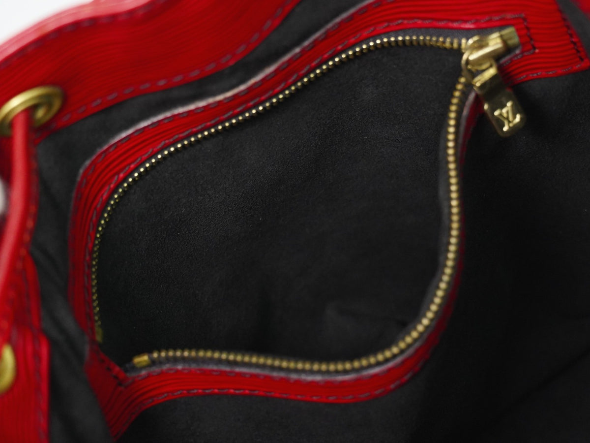 Louis Vuitton Petit Noe Epi Leather Red Leather Handbag (Pre-Owned)