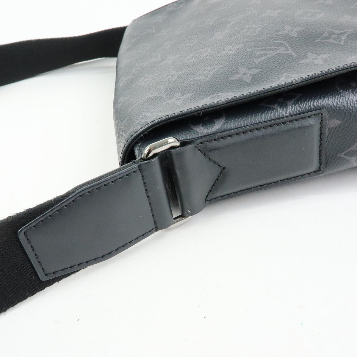 Louis Vuitton District Messenger Monogram Eclipse Canvas Gray Canvas Handbag (Pre-Owned)