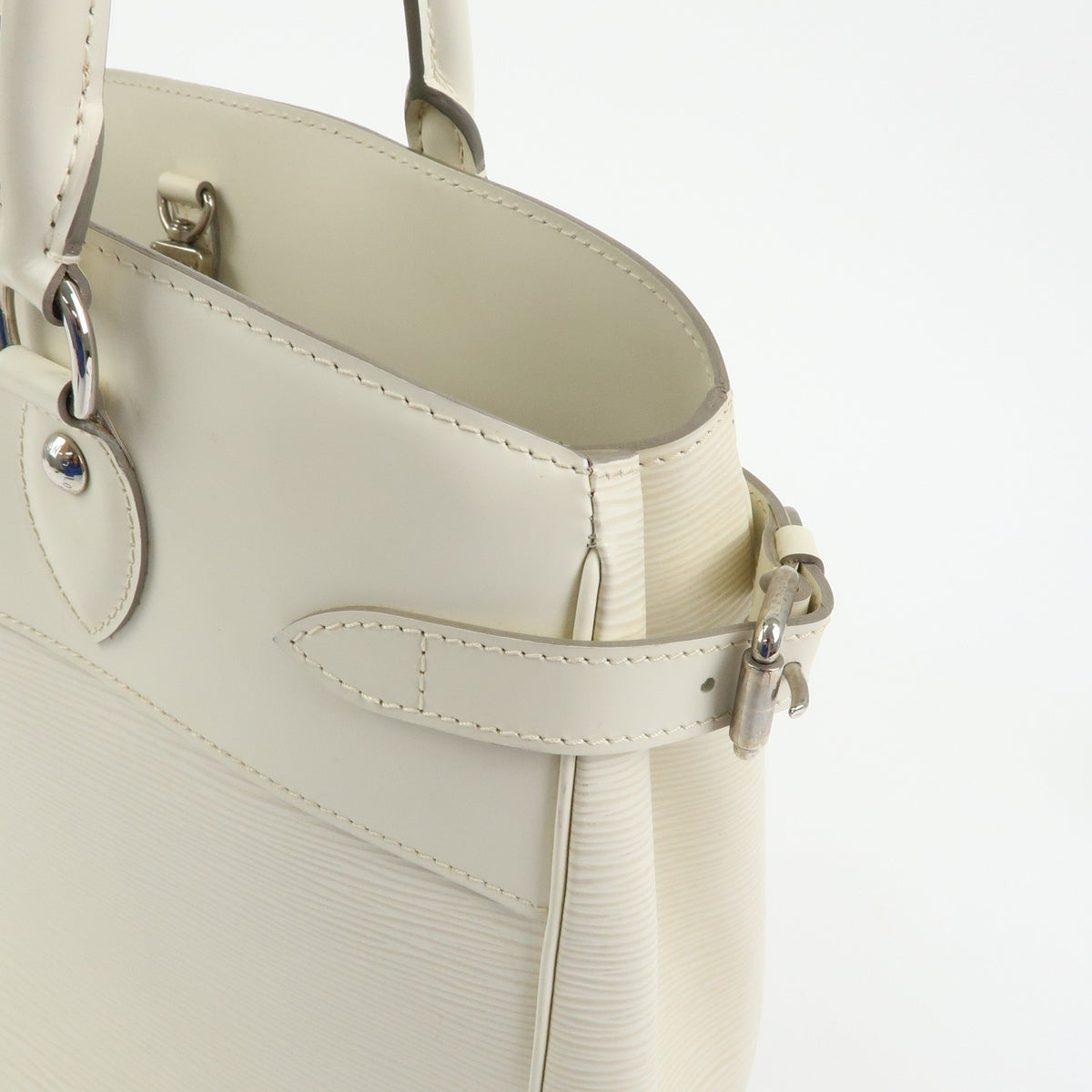 Louis Vuitton Passy Epi Leather White Leather Tote Bag Bag (Pre-Owned)