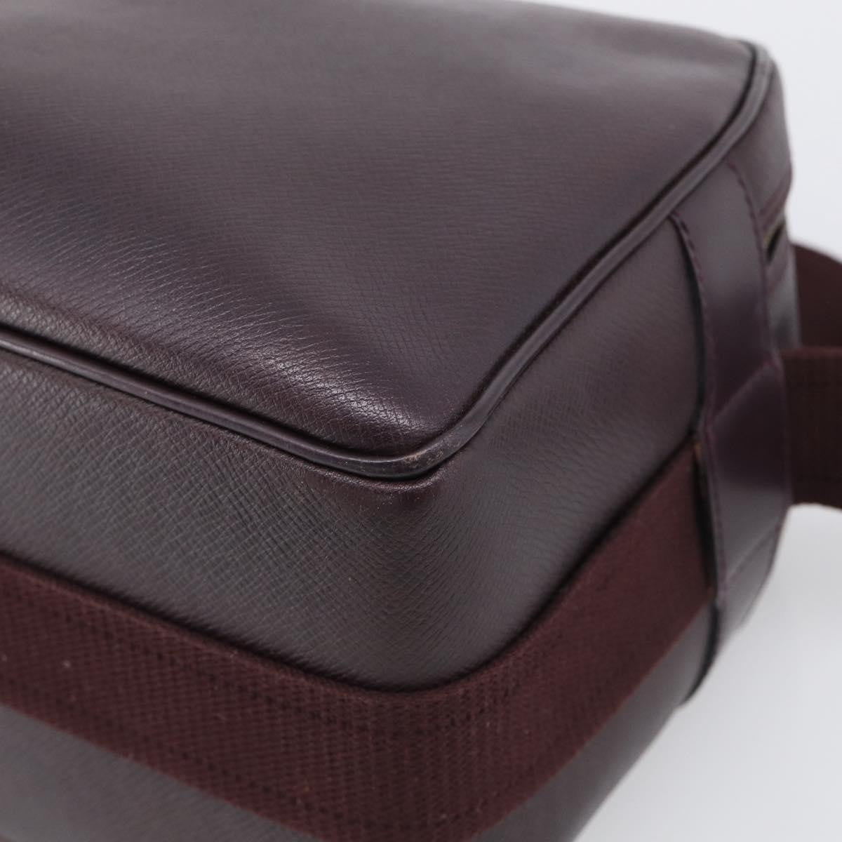 Louis Vuitton Reporter Taiga Leather Burgundy Leather Shoulder Bag Bag (Pre-Owned)