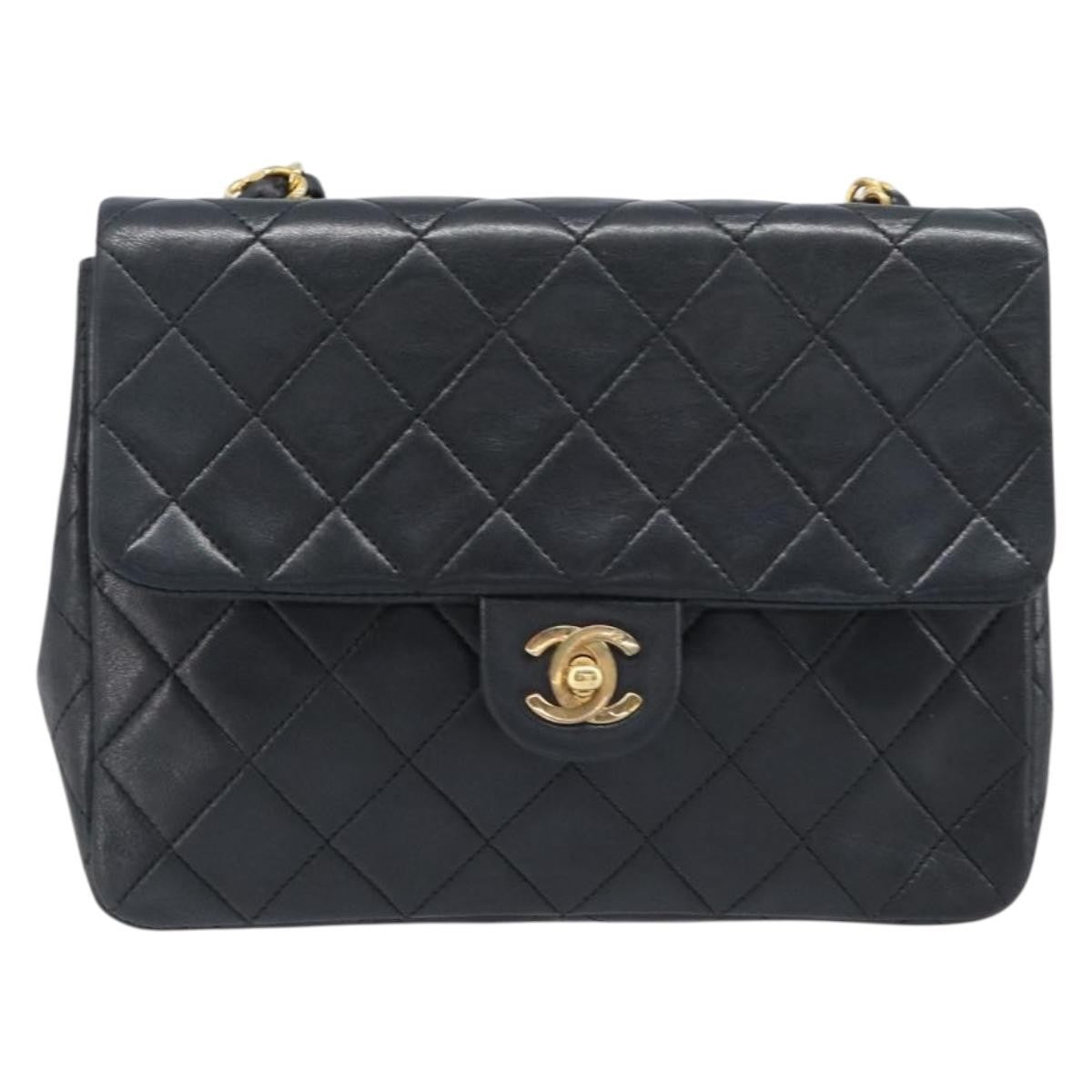 Chanel Vintage Cc Chain Flap Quilted Leather Black Leather Handbag (Pre-Owned)