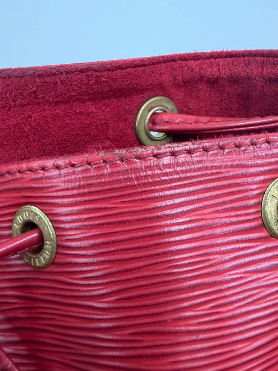 Louis Vuitton Petit Noe Epi Leather Red Leather Handbag (Pre-Owned)