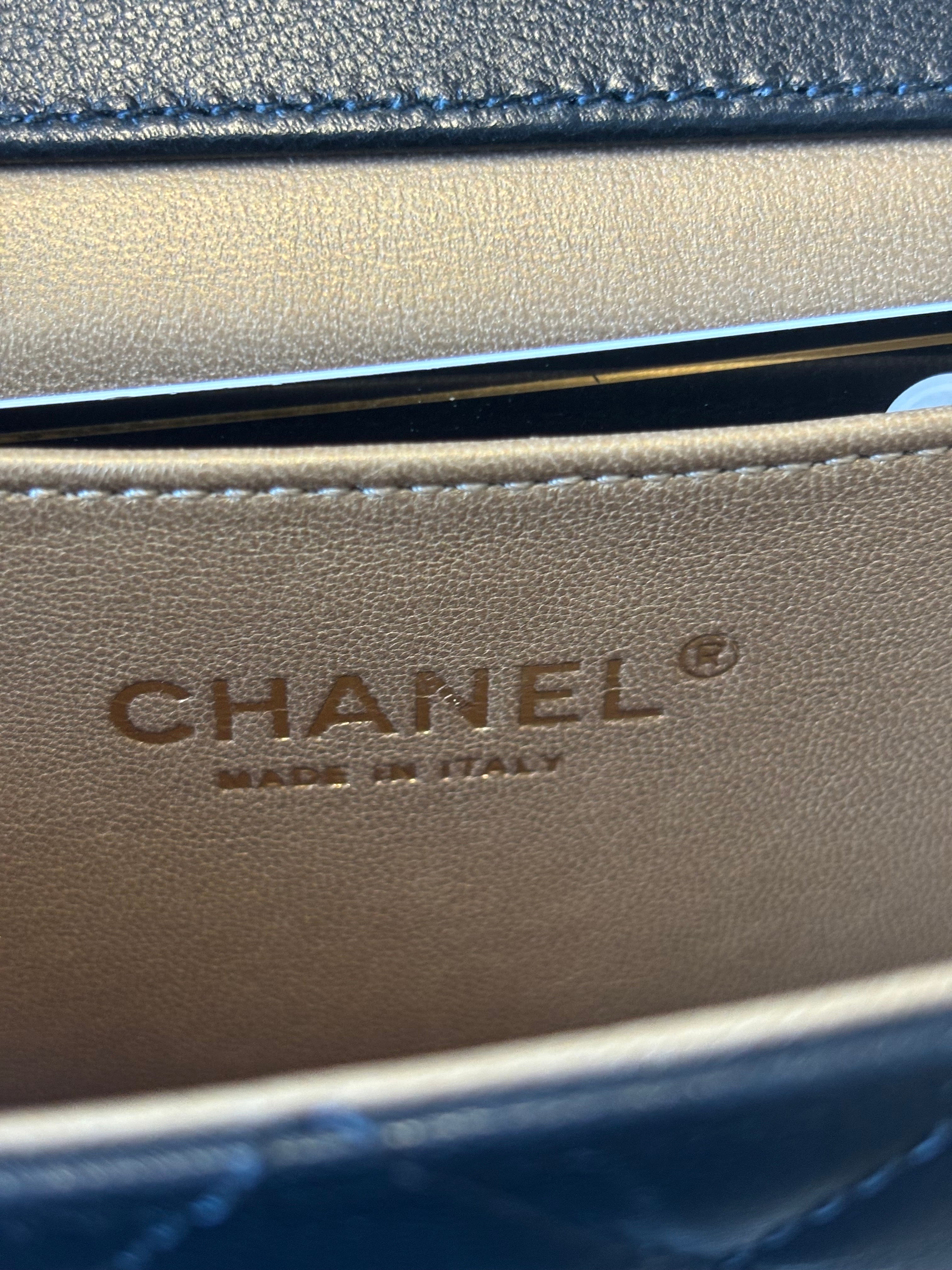 Chanel Chic Pearls Flap Clutch With Chain Quilted Lambskin Black Leather Crossbody Bag Bag (Pre-Owned)
