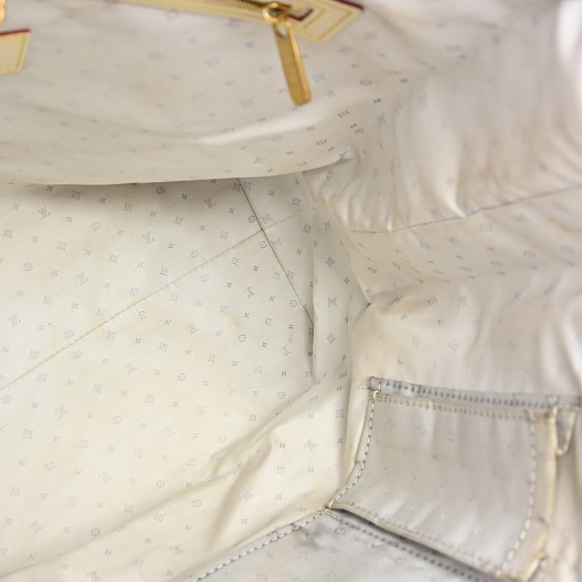 Louis Vuitton Suhali Le Majestueux Leather White Leather Handbag (Pre-Owned)