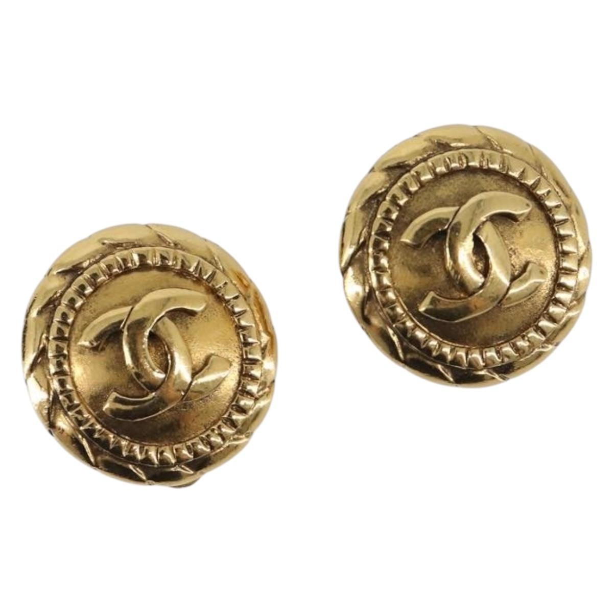 Chanel Vintage Cc Round Clip-On Metal Gold Metal Earrings Jewelry (Pre-Owned)