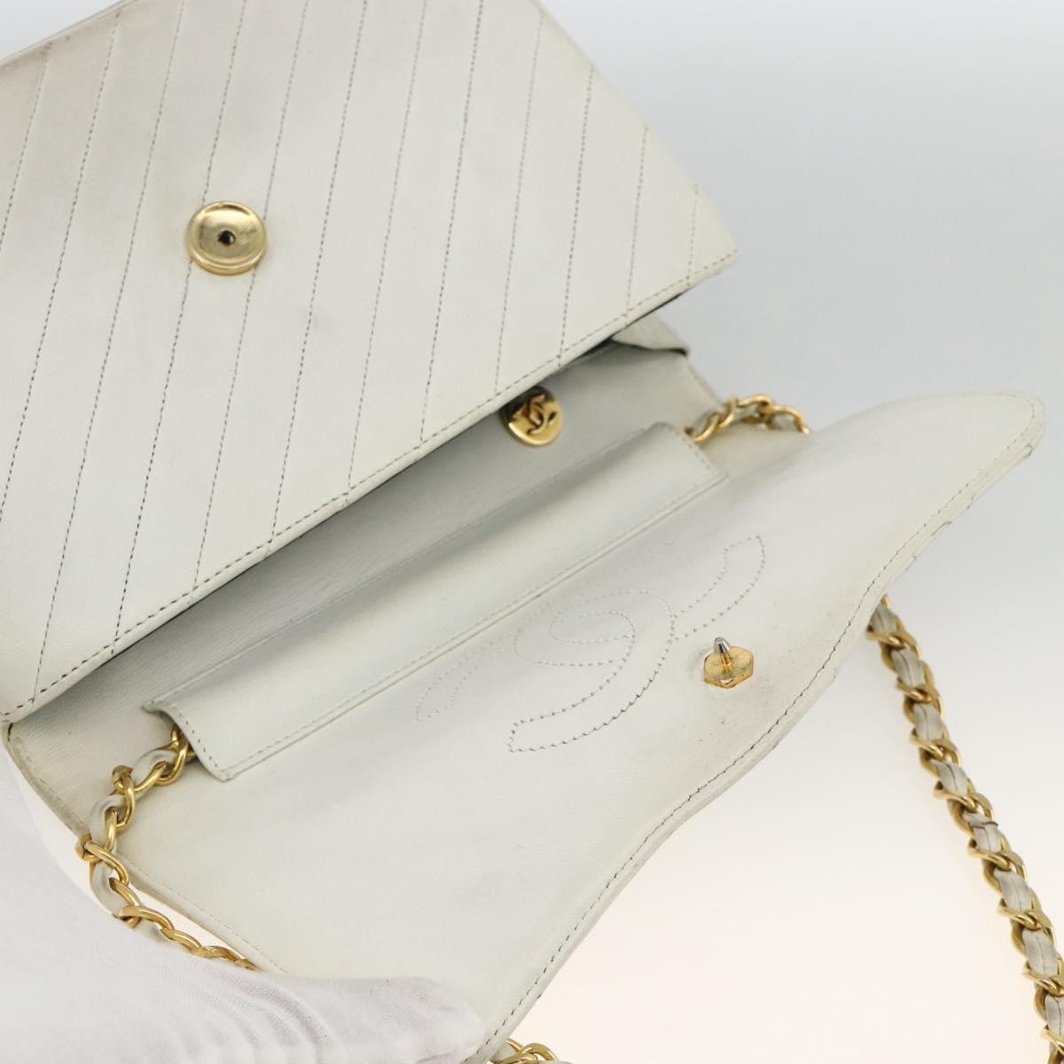 Chanel Matelasse Chain Leather White Leather Shoulder Bag Bag (Pre-Owned)