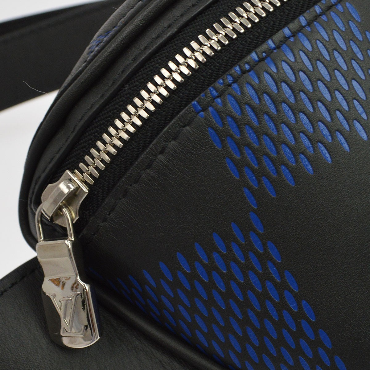 Louis Vuitton Campus Bumbag Damier Infini 3D Leather Black Leather Crossbody Bag Bag (Pre-Owned)