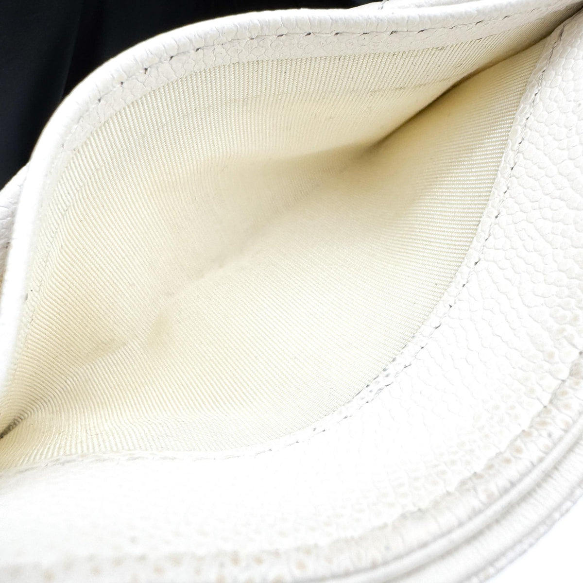 Chanel Classic Card Holder Quilted Caviar White Leather Card Holders Accessory (Pre-Owned)